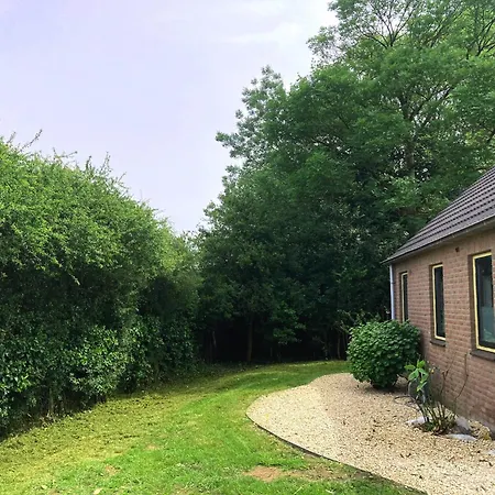 Lakeside Paradise Cozy With Hot Tub Villa Ewijk