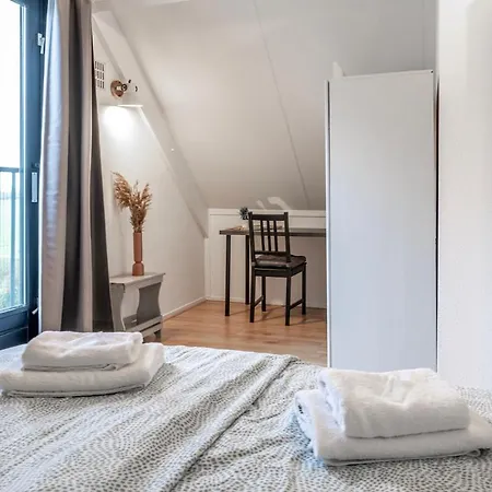 Villa Lakeside Paradise Cozy With Hot Tub Ewijk