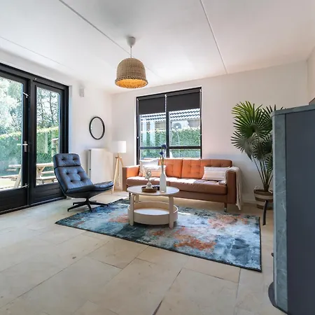 Villa Lakeside Paradise Cozy With Hot Tub Ewijk