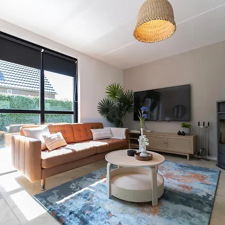 Lakeside Paradise Cozy With Hot Tub Ewijk