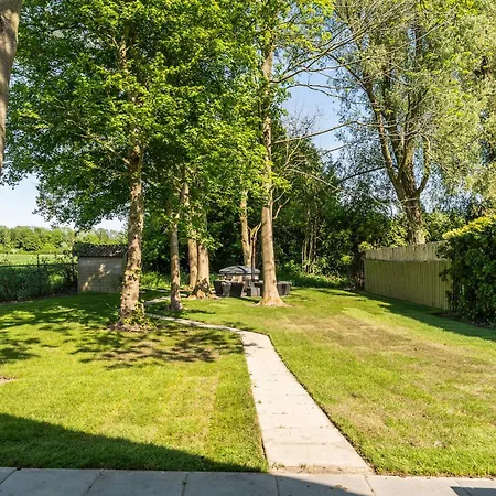 Lakeside Paradise Cozy With Hot Tub Ewijk
