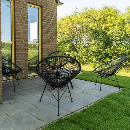 Lakeside Paradise Cozy With Hot Tub * Ewijk