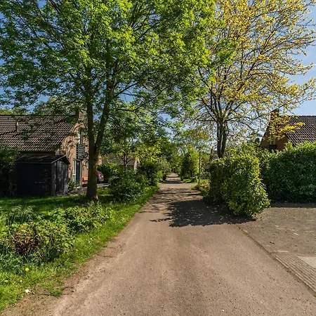 Lakeside Paradise Cozy With Hot Tub Villa Ewijk