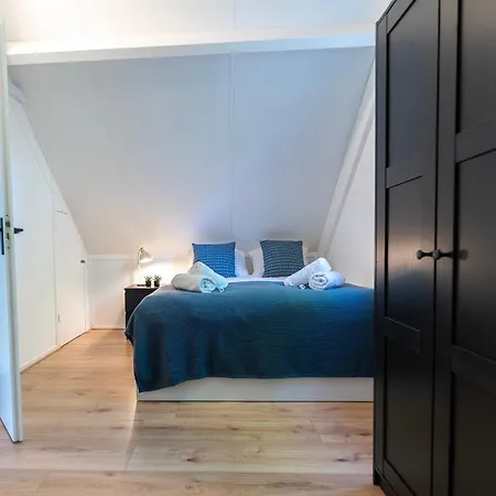 Lakeside Paradise Cozy With Hot Tub Villa Ewijk