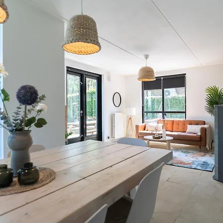 Family With Garden & Access