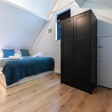 Family With Garden & Access Villa