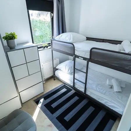 Family With Garden & Access *