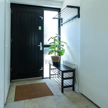 Family With Garden & Access *