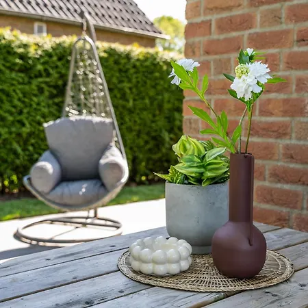 Family With Garden & Access 别墅 Ewijk