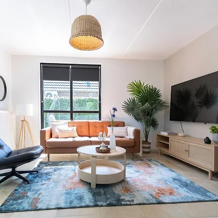 Family With Garden & Access *