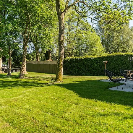 Family With Garden & Access Villa