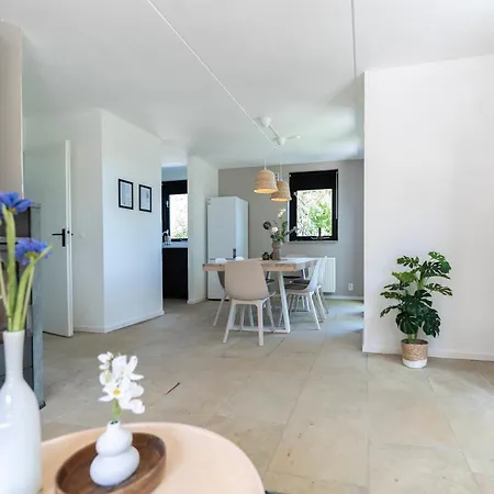 Family With Garden & Access Villa