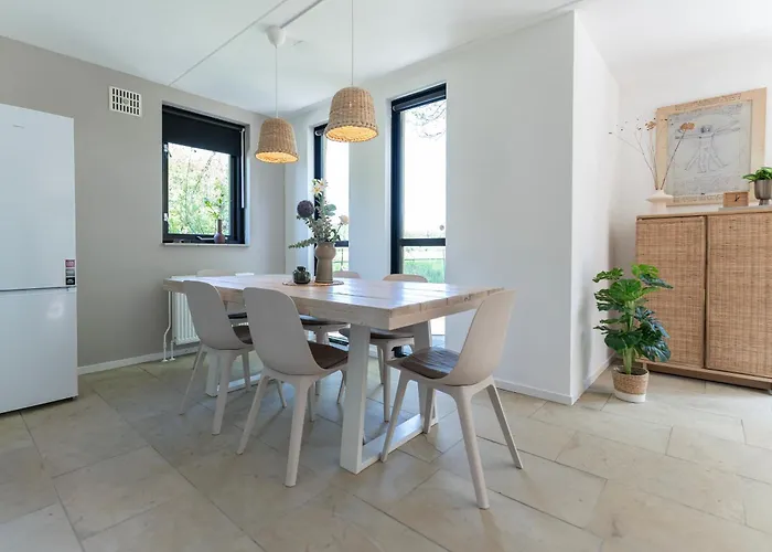 Family With Garden & Access Villa *