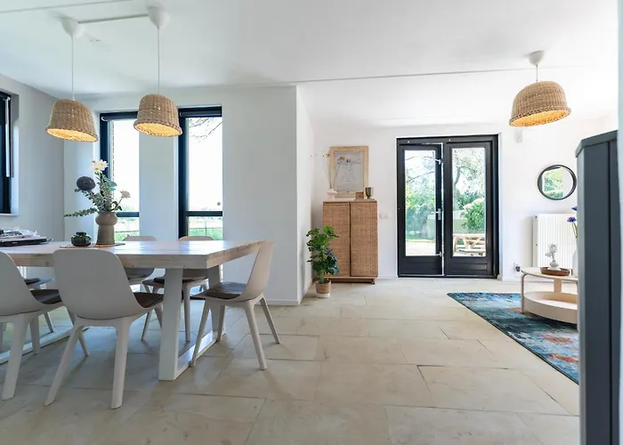 Family With Garden & Access Villa *