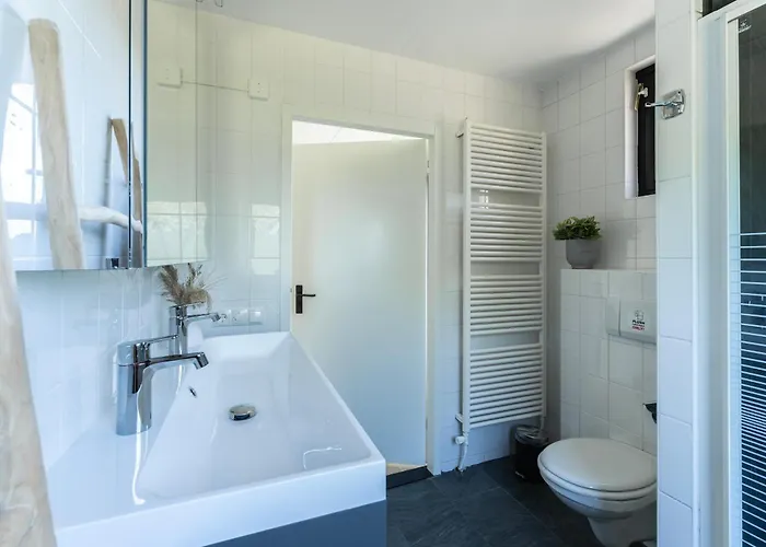 Family With Garden & Access Villa