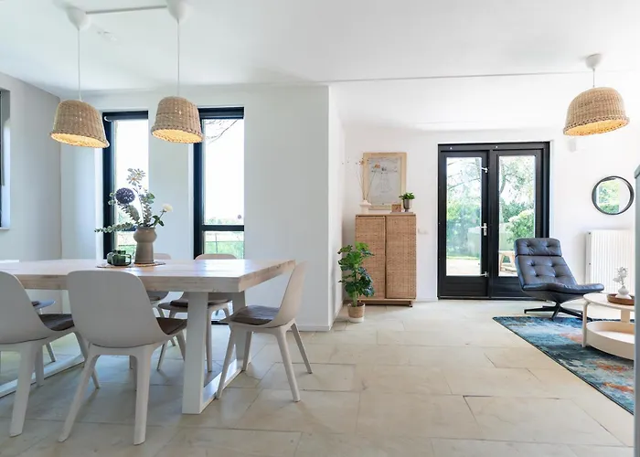 Family With Garden & Access *