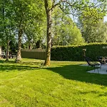 Family With Garden & Access Villa