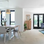 Family With Garden & Access *