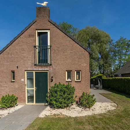 Family With Garden & Access Willa Ewijk