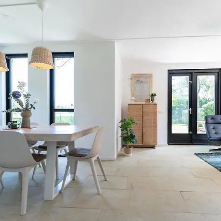 Family With Garden & Access *