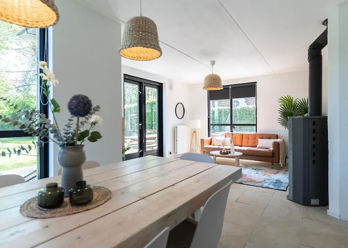 Family With Garden & Access