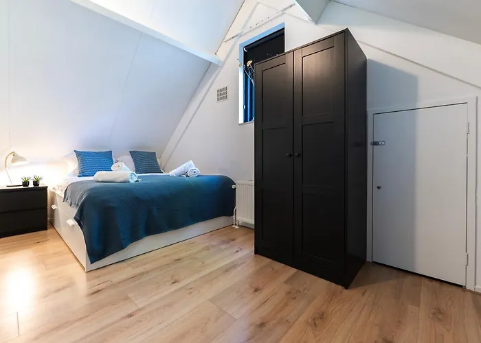 Family With Garden & Access Willa