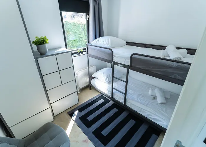 Family With Garden & Access *