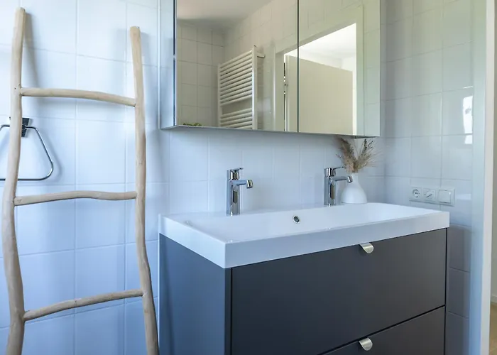 Family With Garden & Access Ewijk