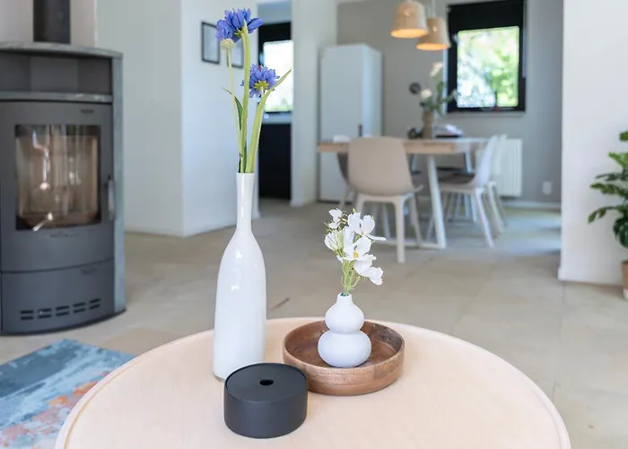 Family With Garden & Access