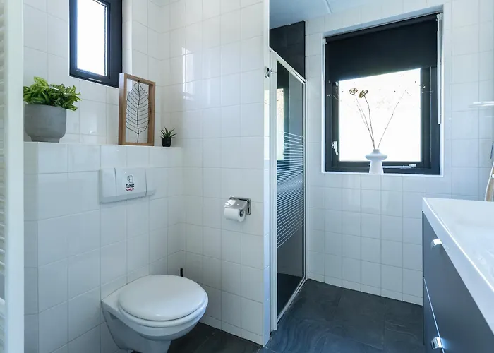 Family With Garden & Access Willa