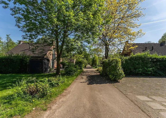 Willa Family With Garden & Access Ewijk